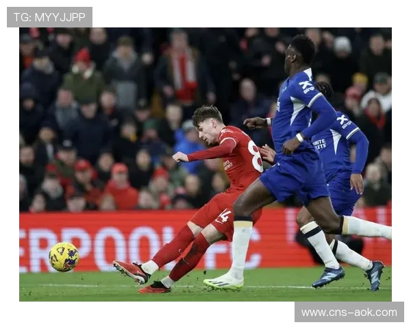 布拉德利传中失误，利物浦右路攻防失衡